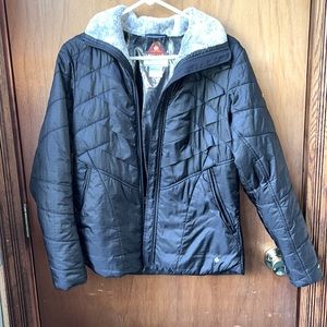 Columbia Omni heat jacket. Fur lining in neck, size- med, color-black.